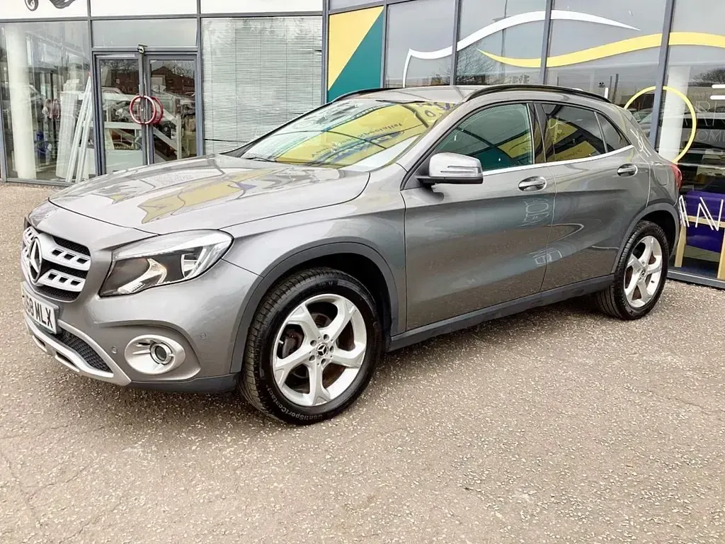 Usado Mercedes GLA200 Executive 156 HP (114 kW) 2018 Cinzento SUV