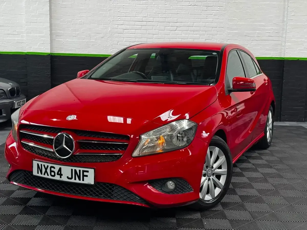 Used Mercedes A180 SE 2014 Red Hatchback