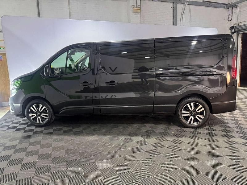Used Renault Trafic 2023 Black MPV