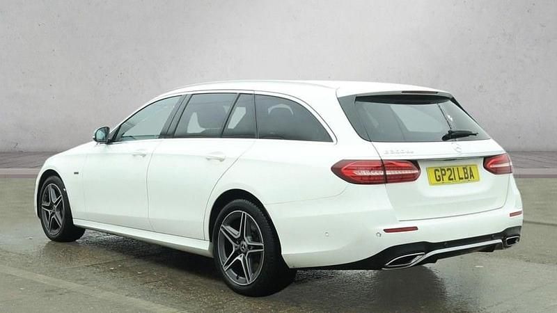 Used Mercedes E300 AMG line 306 HP (225 kW) 2021 White Estate