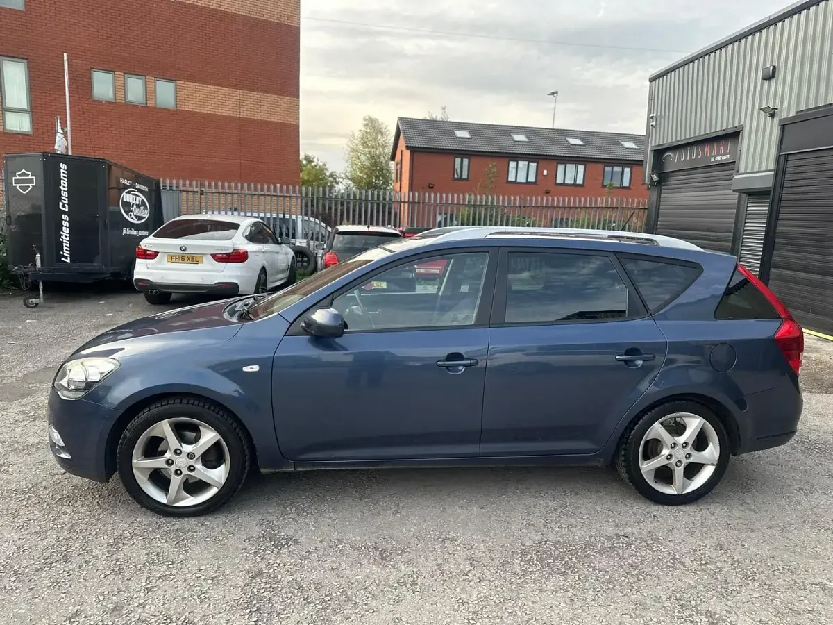 Used Kia Ceed 2011 Blue Hatchback