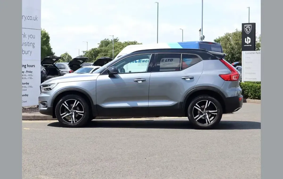 Used Volvo XC40 R-Design 154 HP (113 kW) 2018 Grey SUV