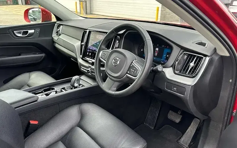 Used Volvo XC60 Core 250 HP (183 kW) 2024 SUV