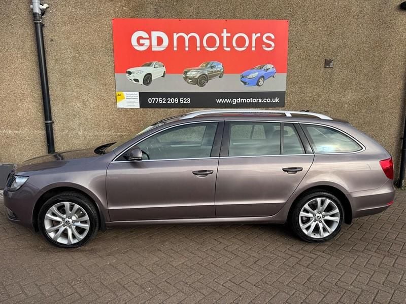 Used Skoda Superb SE 170 HP (125 kW) 2015 Mauve/purple Estate