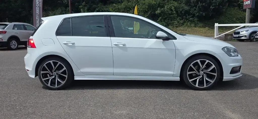 Used VW Golf VII R-line Edition 150 HP (110 kW) 2016 White Hatchback