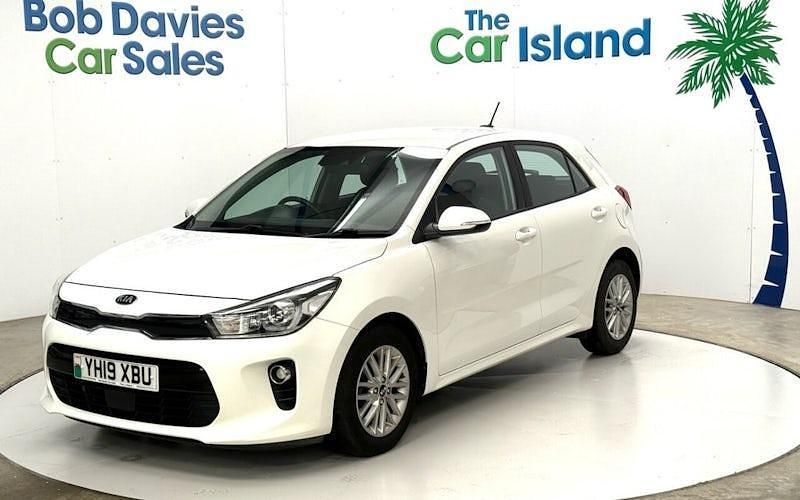 Used Kia Rio 99 HP (72 kW) 2019 White Hatchback