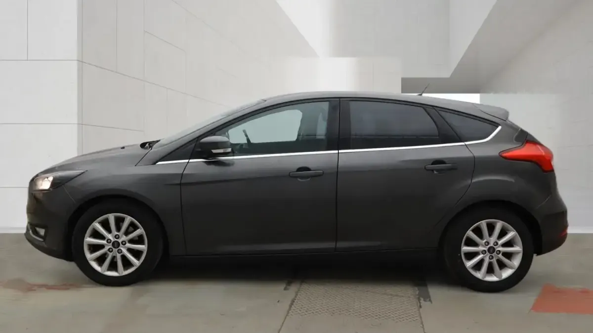 Used Ford Focus Titanium 125 HP (91 kW) 2015 Grey Hatchback