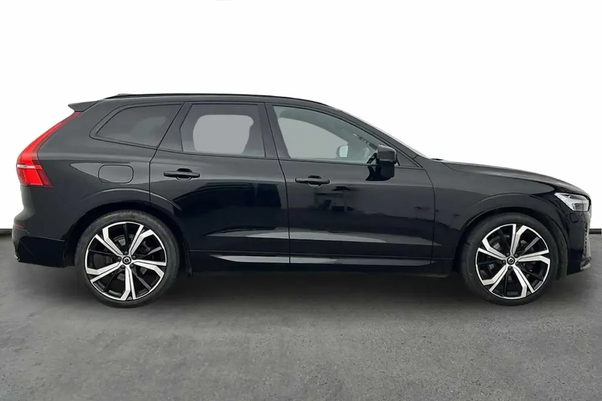 Used Volvo XC60 R-Design Pro 194 HP (142 kW) 2022 Black SUV