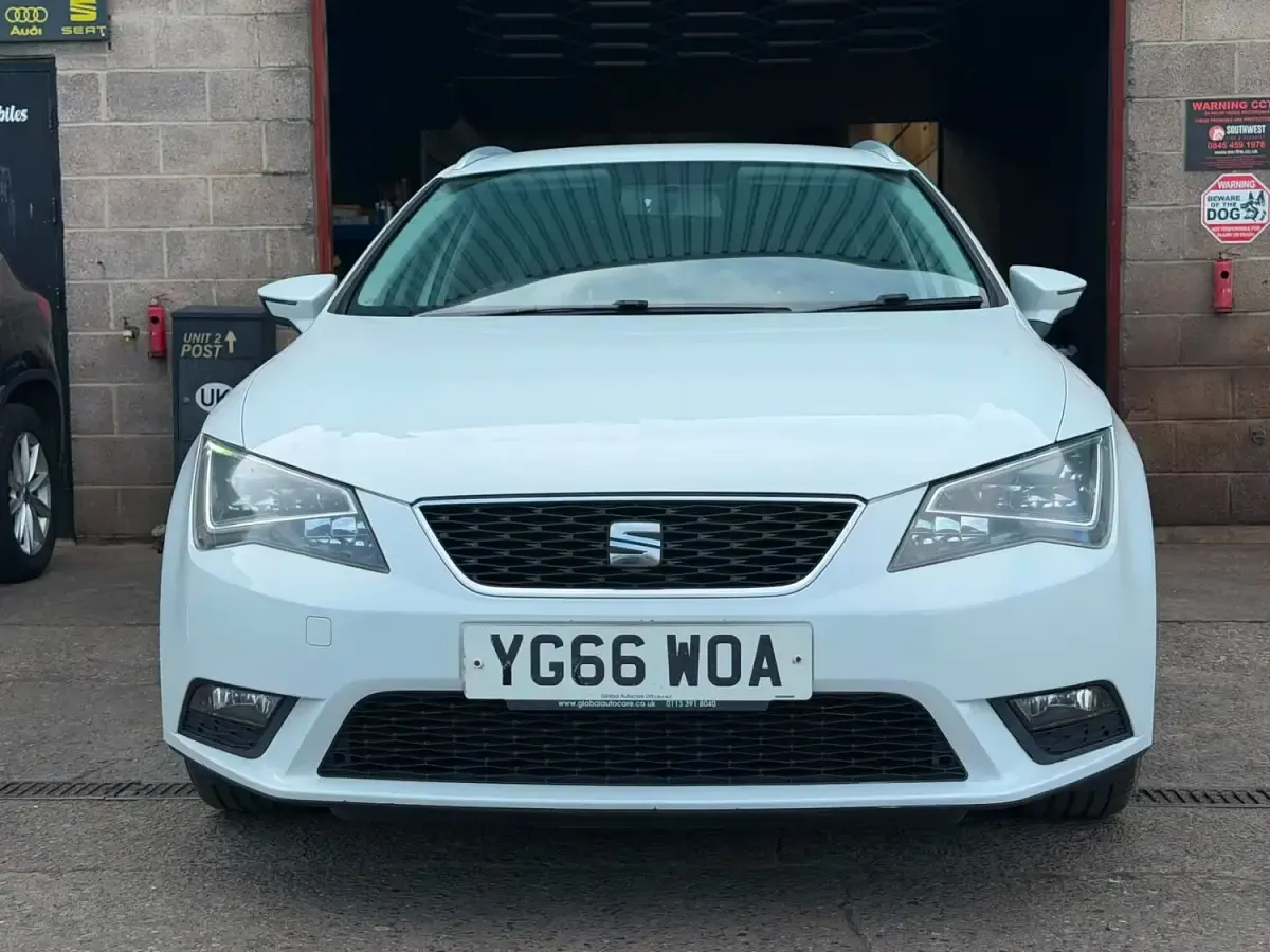 Used Seat Leon SE Dynamic 108 HP (79 kW) 2016 White Estate