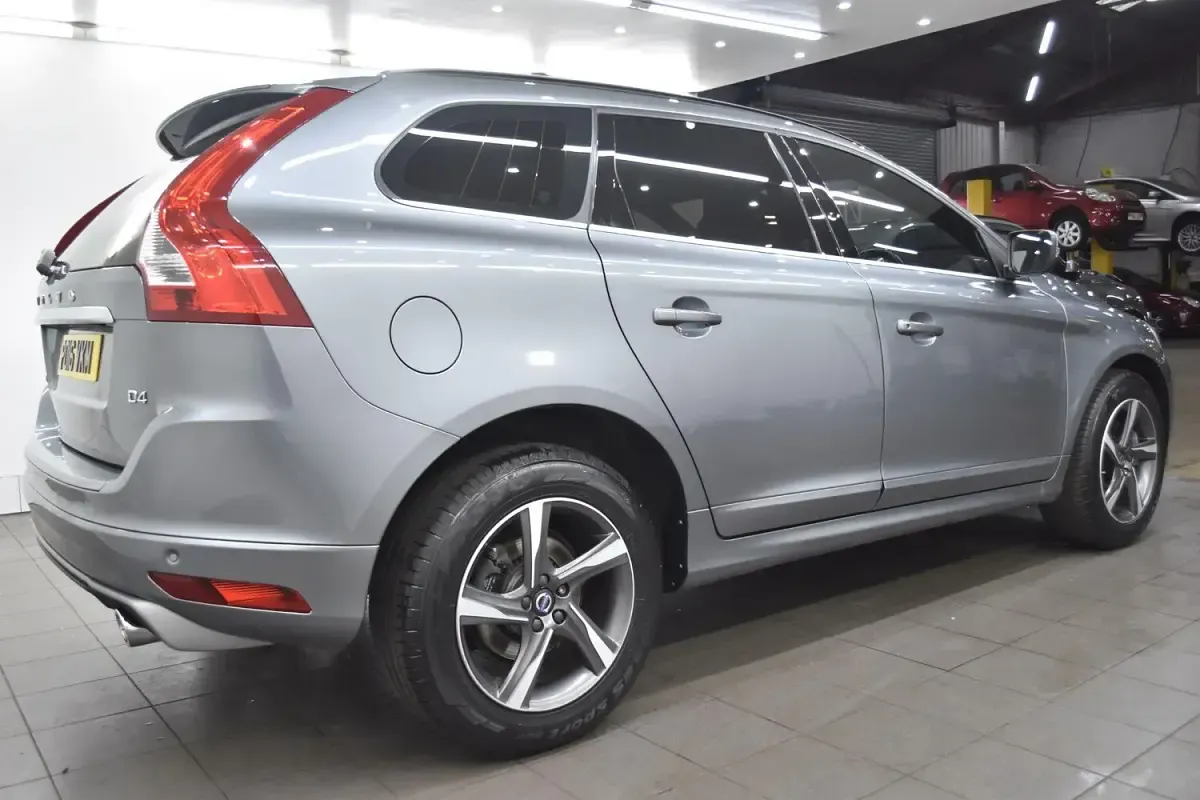 Used Volvo XC60 R-Design 190 HP (139 kW) 2016 Grey SUV
