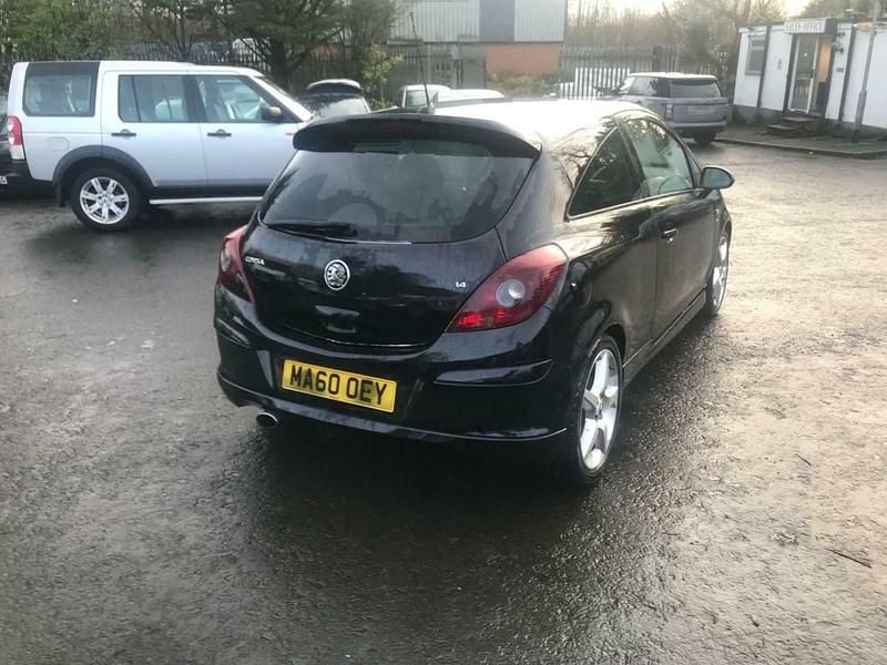 Second-hand Vauxhall Corsa SRi 100 CP (73 kW) 2010 Negru Hatchback