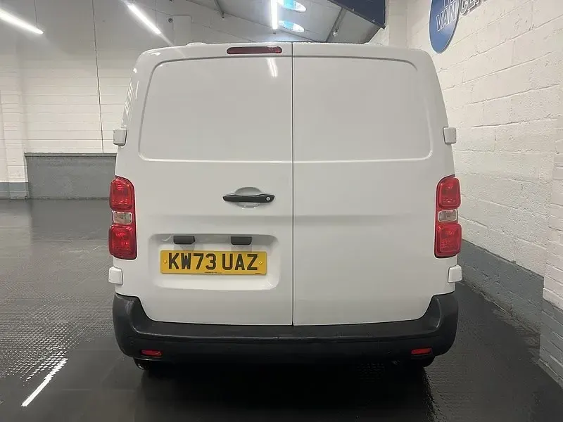 Begagnad Citroën Dispatch 2023 Vit Minibuss