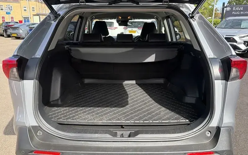 Used Toyota RAV4 Hybrid 218 HP (160 kW) 2021 Silver SUV