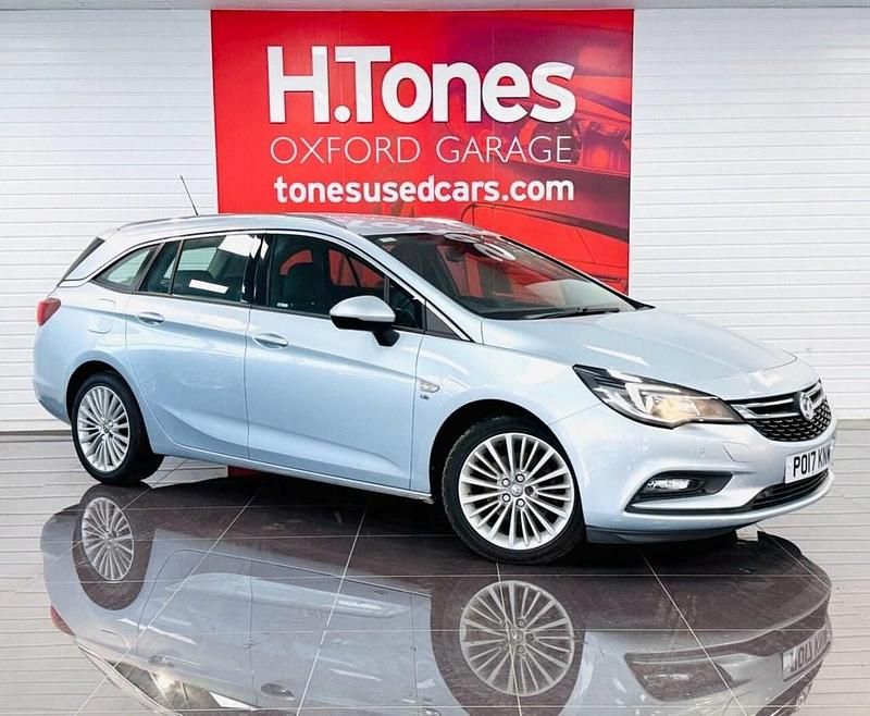 Used Vauxhall Astra Elite 136 HP (100 kW) 2017 Silver Estate