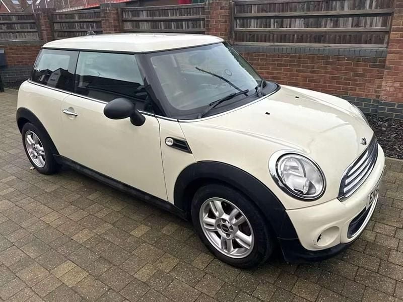 White Used 2012 Mini ONE Hatch Hatchback | £2,940 (Fair price) - Image 1/1