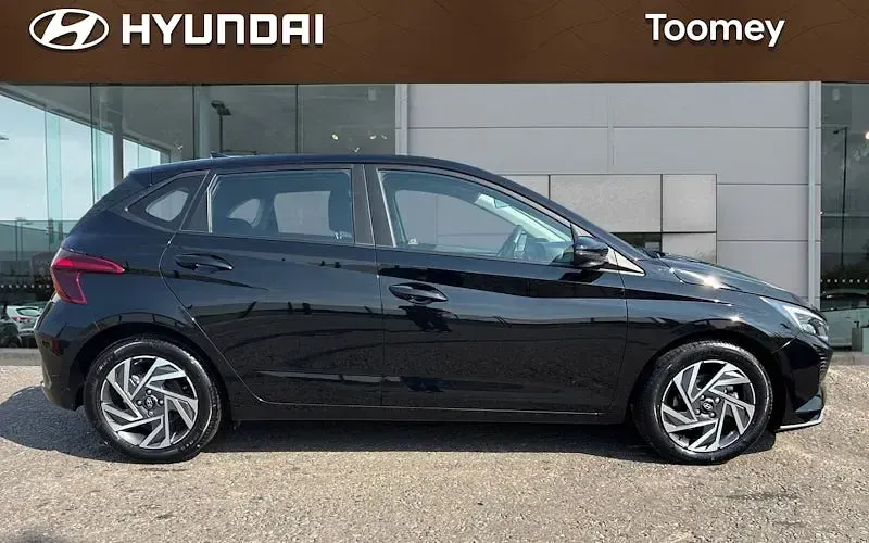 Used Hyundai i20 Advanced 101 HP (74 kW) 2025 Black Hatchback
