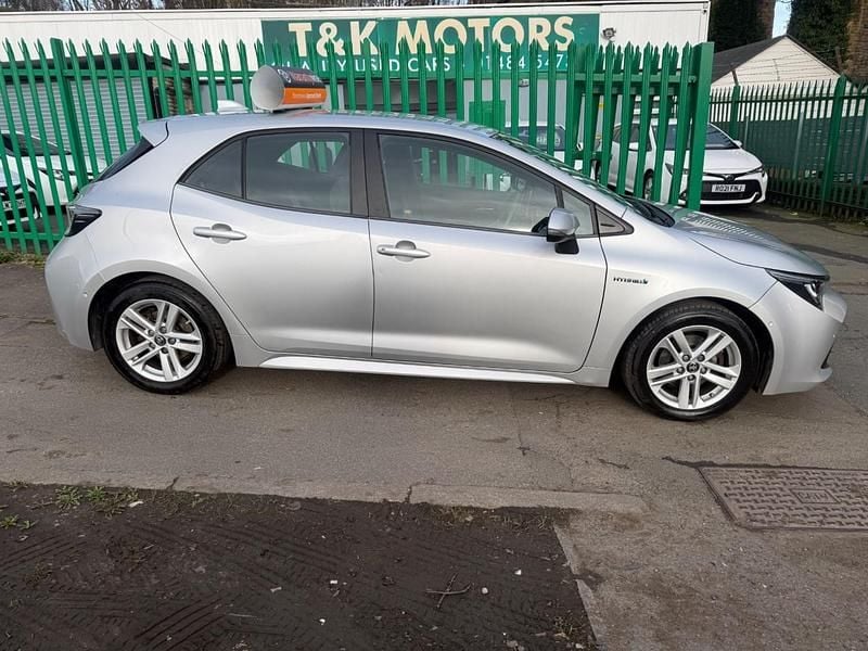 Used Toyota Corolla 122 HP (89 kW) 2020 Silver Hatchback