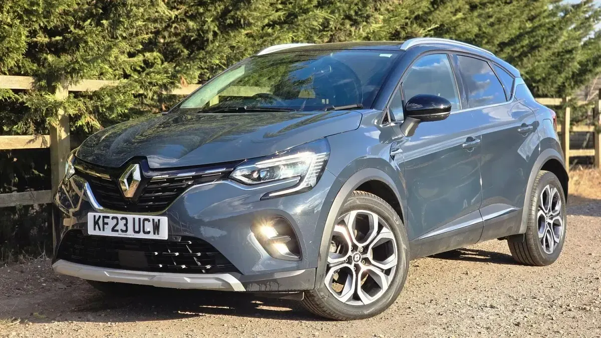 Used Renault Captur Techno 143 HP (105 kW) 2023 Blue/black SUV