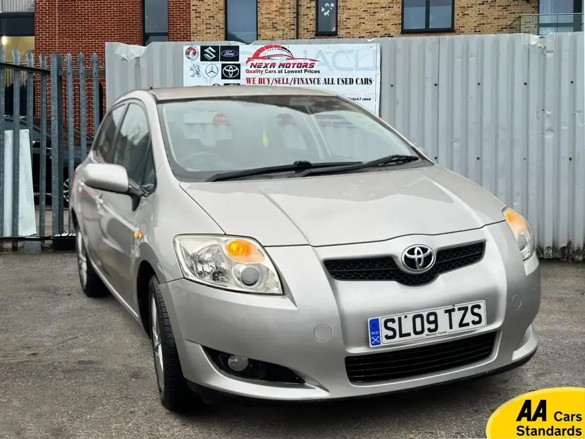 Używany Toyota Auris 124 KM (91 kW) 2009 Srebrny Hatchback