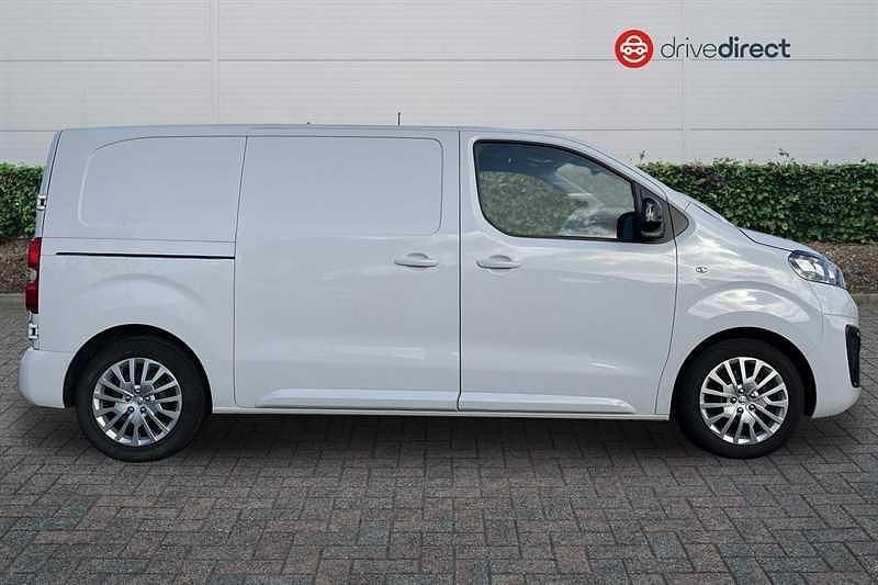 Used Vauxhall Vivaro S 120 HP (88 kW) 2023 White MPV