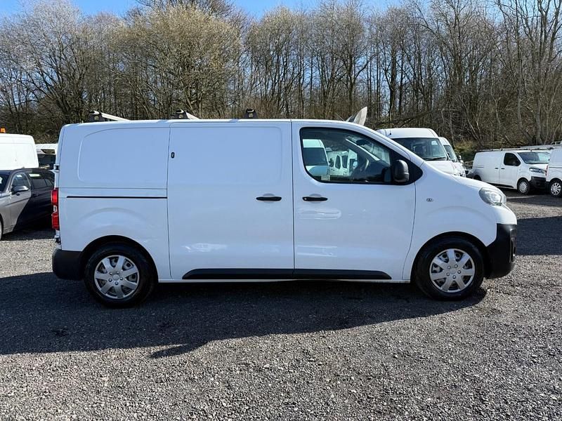 Used Peugeot Expert 115 HP (84 kW) 2018 White Van