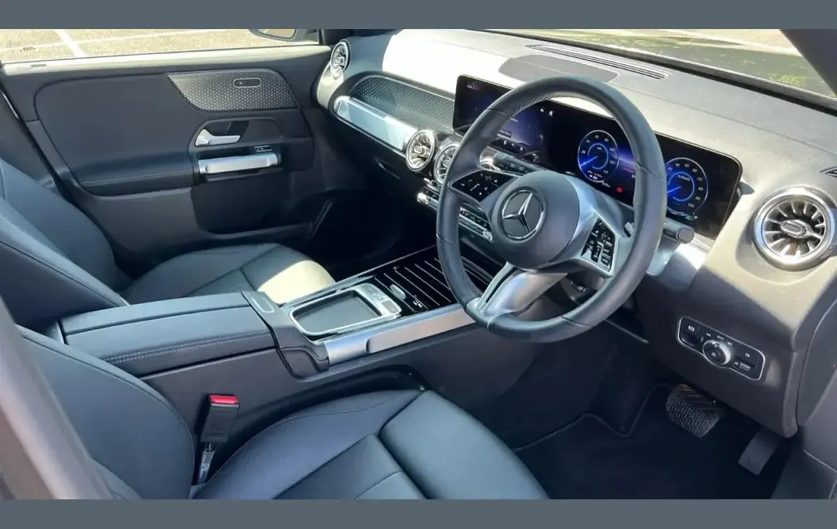 Usado Mercedes EQB250+ Executive 139 kW (190 HP) 2025 Cinzento SUV