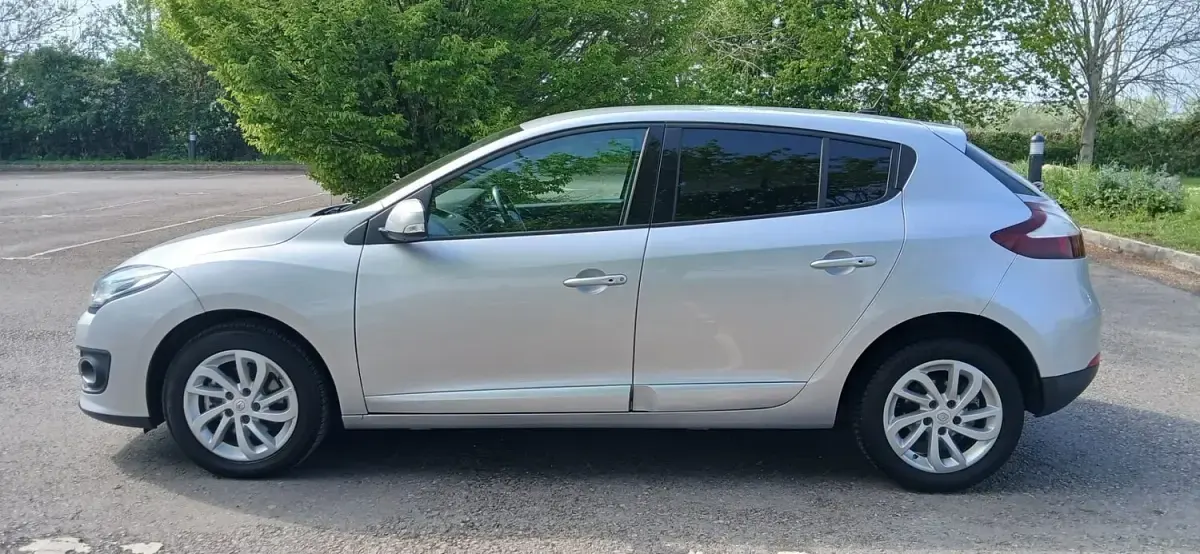 Used Renault Mégane Dynamique 2015 Silver Hatchback