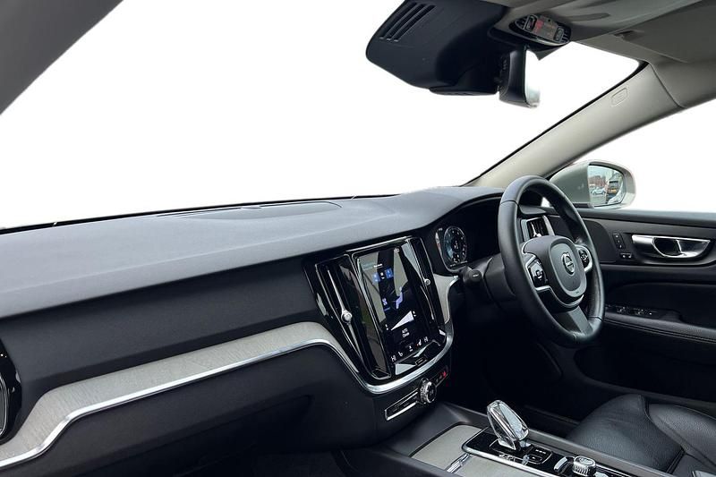 Used Volvo V60 Inscription 163 HP (119 kW) 2022 Pebble grey Estate