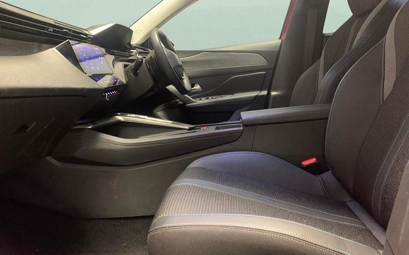 Used Peugeot 308 Allure Premium 131 HP (96 kW) 2023 Red Hatchback