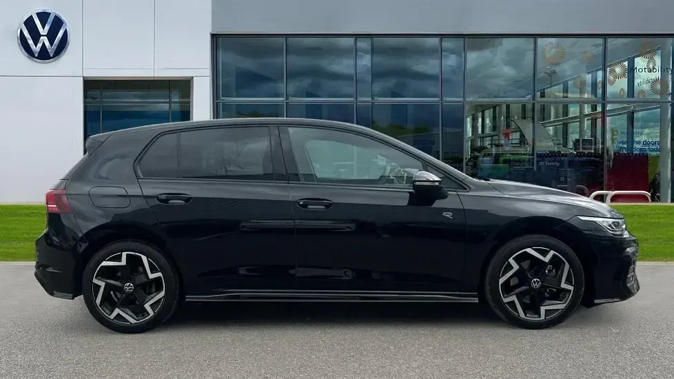 Used VW Golf VIII R-line 150 HP (110 kW) 2025 Black