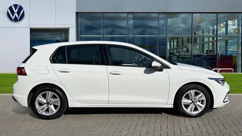 Used VW Golf VIII Life 150 HP (110 kW) 2023 Pure white