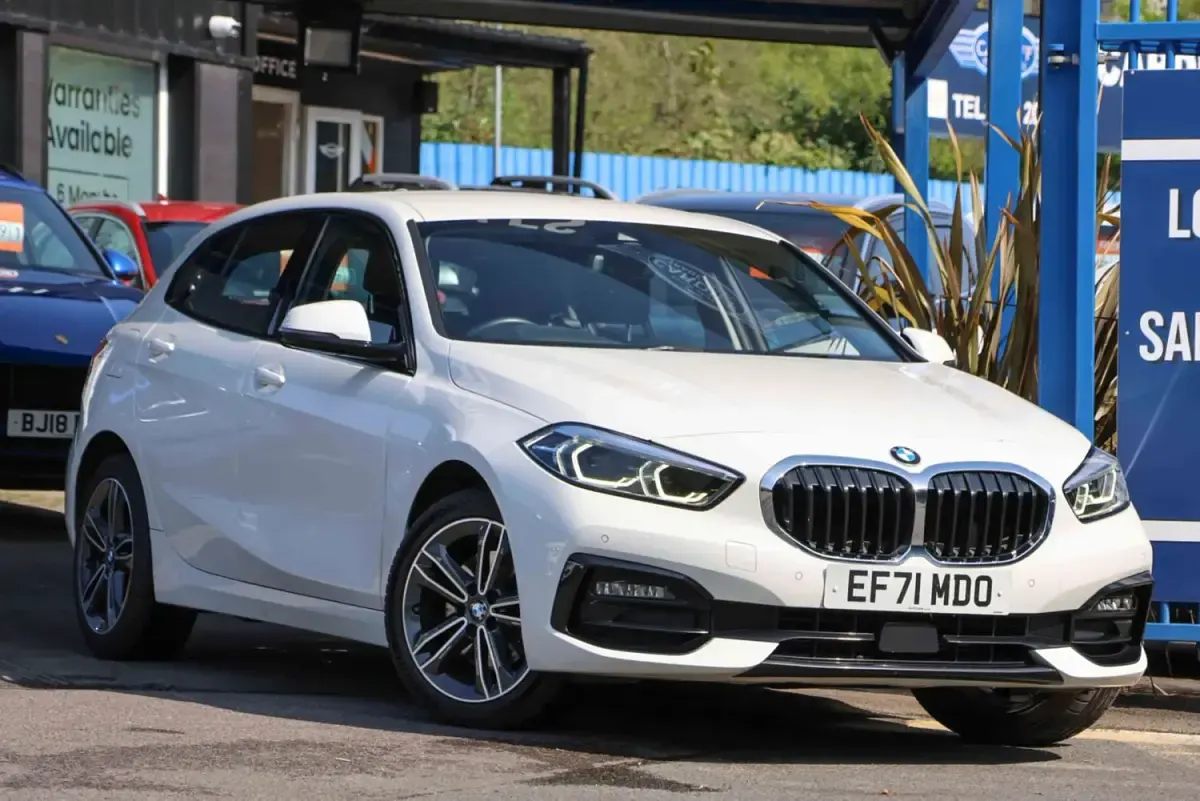 Usado BMW 118 Sport Line 2022 Branco Citadino