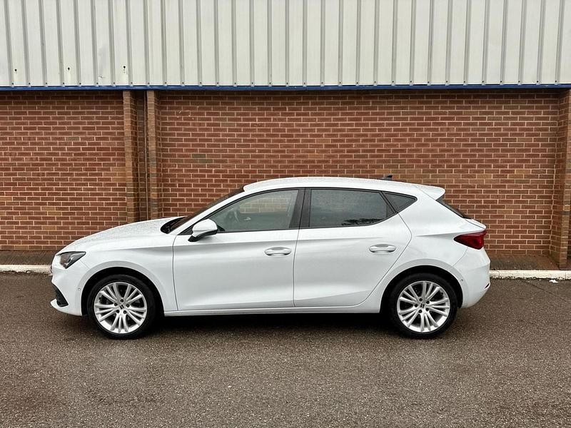 Used Seat Leon SE Dynamic 2021 White Hatchback