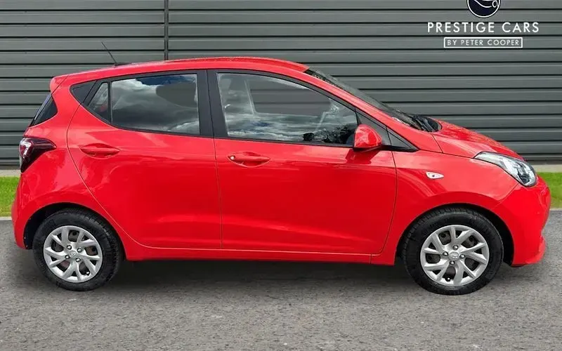 Used Hyundai i10 SE 67 HP (49 kW) 2019 Red Hatchback