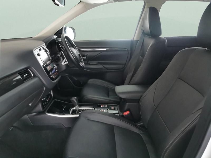 Used Mitsubishi Outlander 147 HP (108 kW) 2018 White SUV