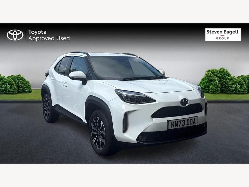 White Used 2023 Toyota Yaris Hybrid Design Hatchback | £22,043 (Expensive) - Image 1/3