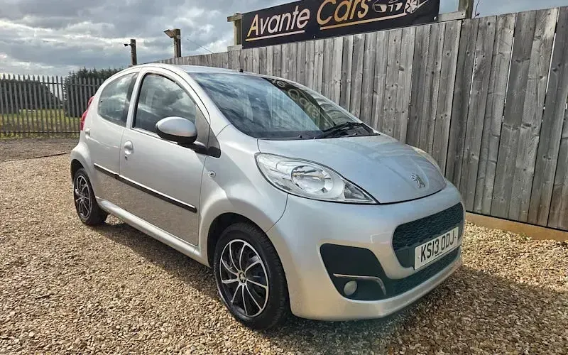 Used Peugeot 107 Active 68 HP (50 kW) 2013 Hatchback