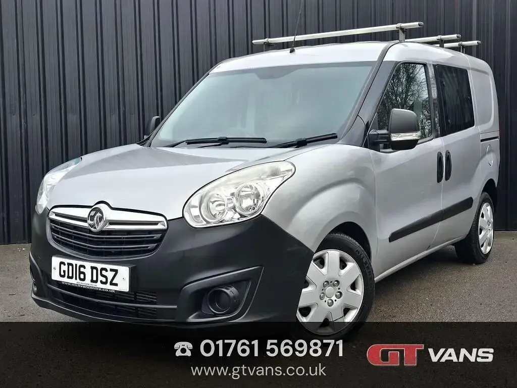 Second-hand Vauxhall Combo 105 CP (77 kW) 2016 Argintiu Van