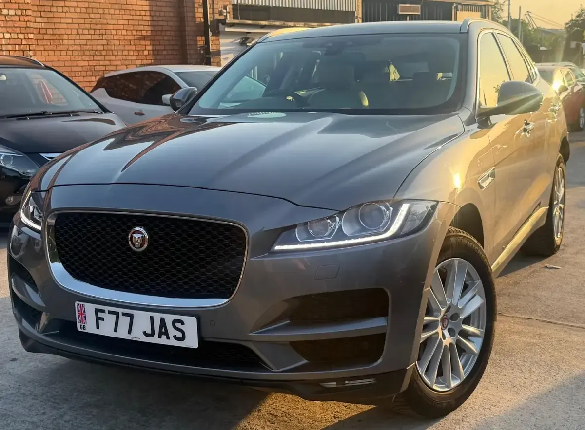 Used Jaguar F-Pace Portfolio 180 HP (132 kW) 2017 Grey SUV