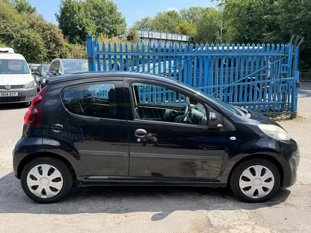 Used Peugeot 107 Active 68 HP (50 kW) 2013 Black Hatchback