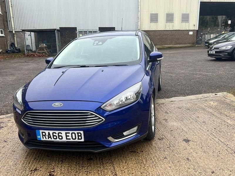 Used Ford Focus Titanium 125 HP (91 kW) 2016 Blue Hatchback