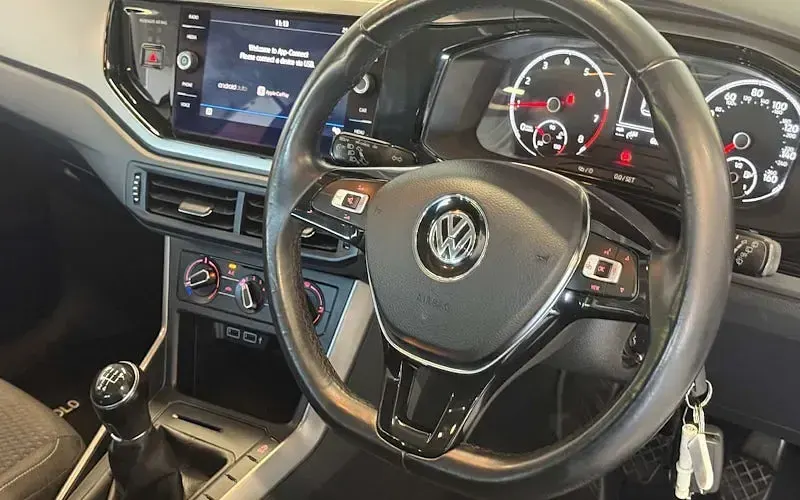 Used VW Polo SE 65 HP (47 kW) 2018 Silver Hatchback
