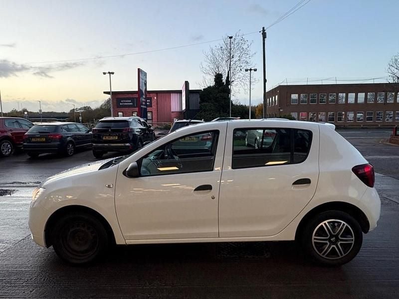 Used Dacia Sandero Essentiel 95 HP (69 kW) 2019 Glacier white Hatchback