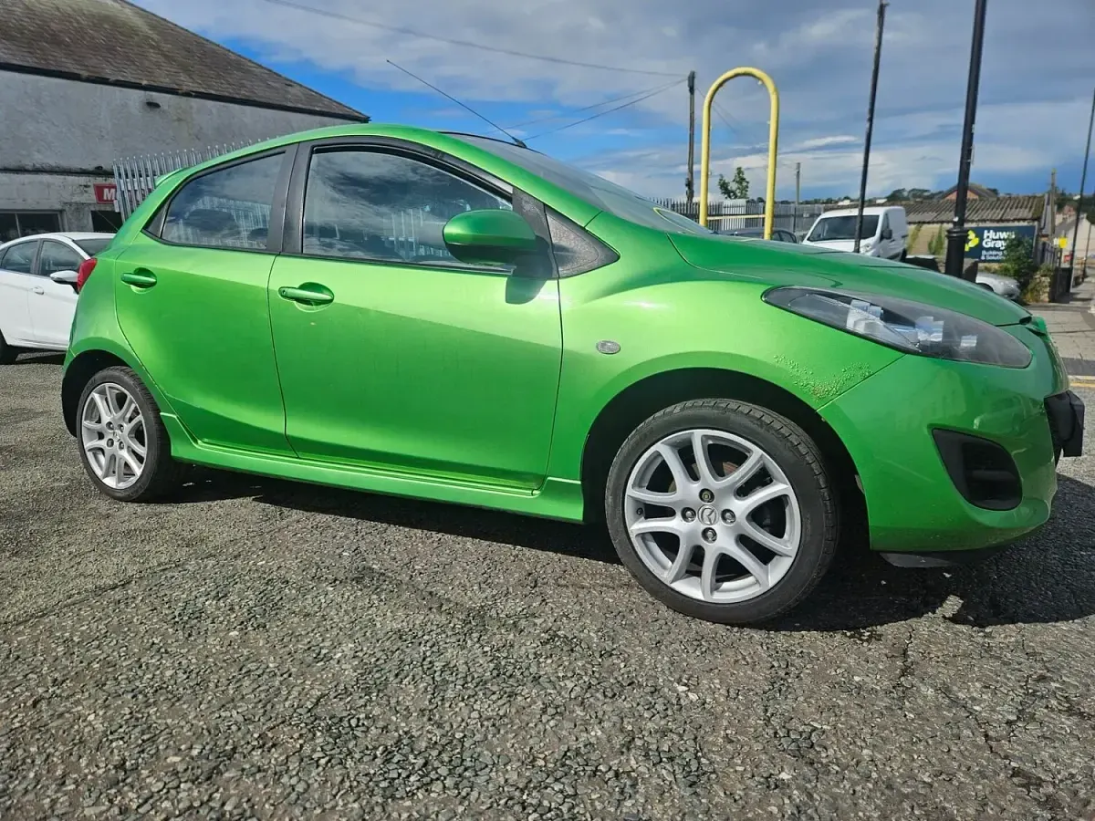 Used Mazda 2 82 HP (60 kW) 2011 Green Hatchback