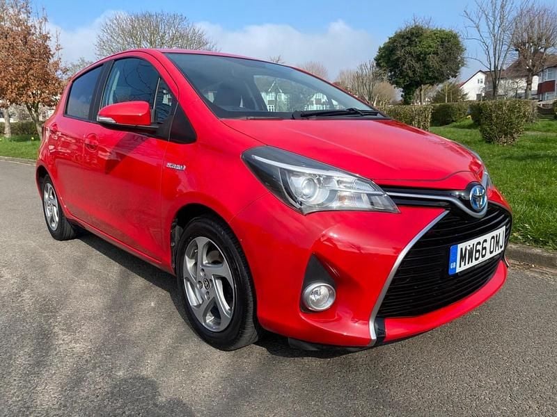 Used Toyota Yaris Hybrid 2016 Red Hatchback