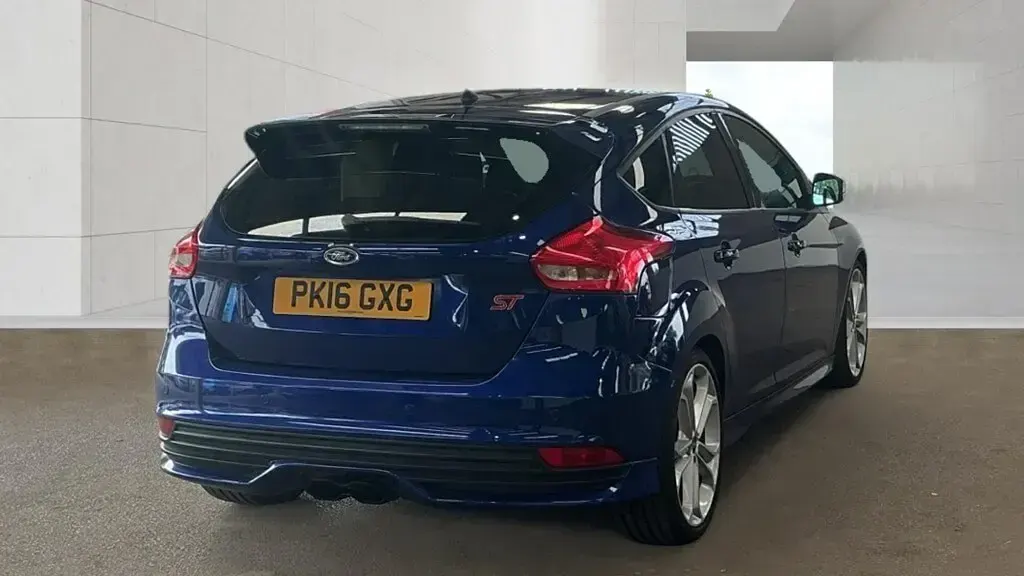 Used Ford Focus ST 250 HP (183 kW) 2016 Blue Hatchback