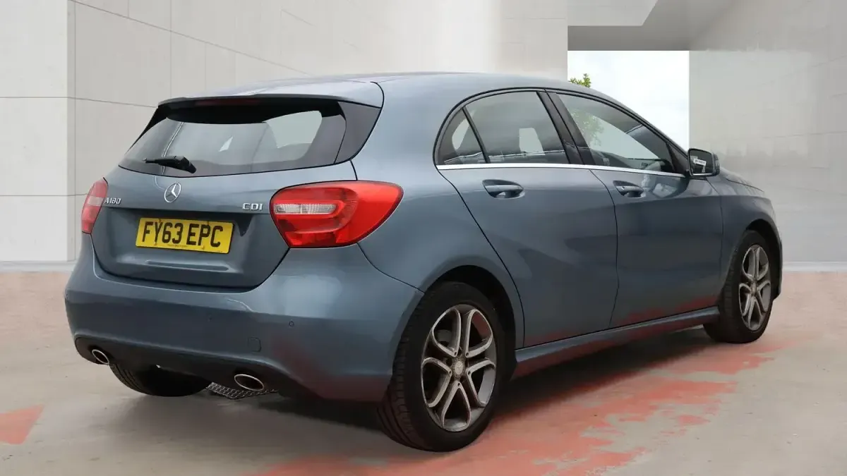 Used Mercedes A180 109 HP (80 kW) 2013 Blue Hatchback