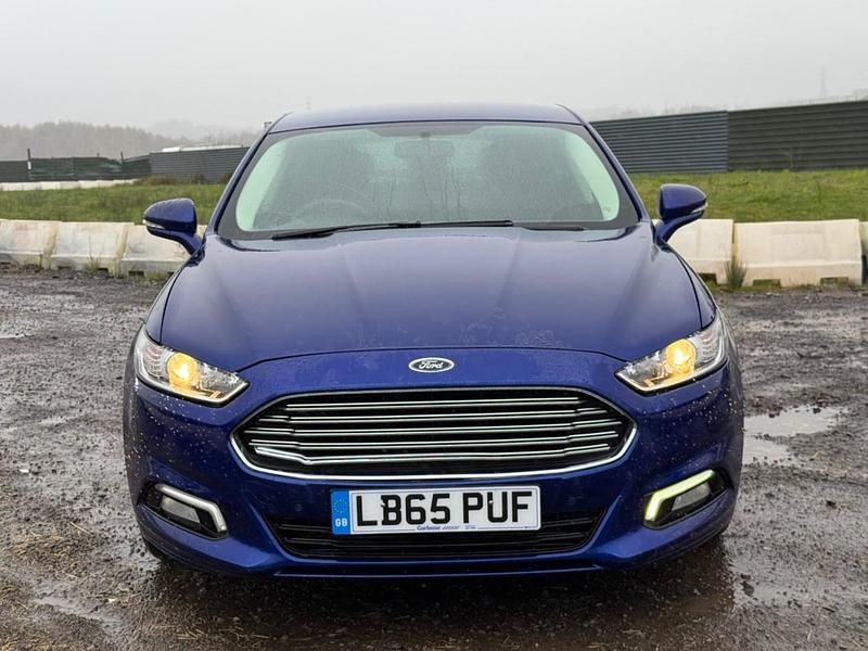 Used Ford Mondeo Zetec 120 HP (88 kW) 2016 Blue Hatchback