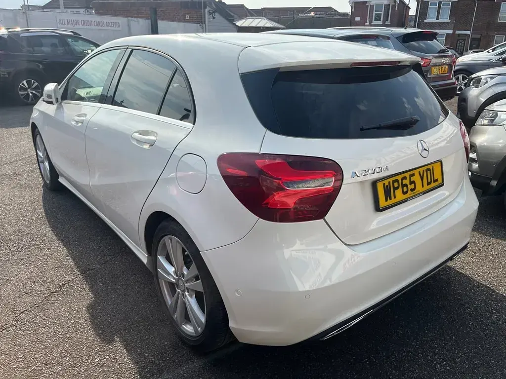 Used Mercedes A200 Premium 134 HP (98 kW) 2015 White Hatchback