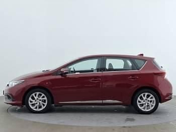 Used Toyota Auris 116 HP (85 kW) 2018 Red Hatchback